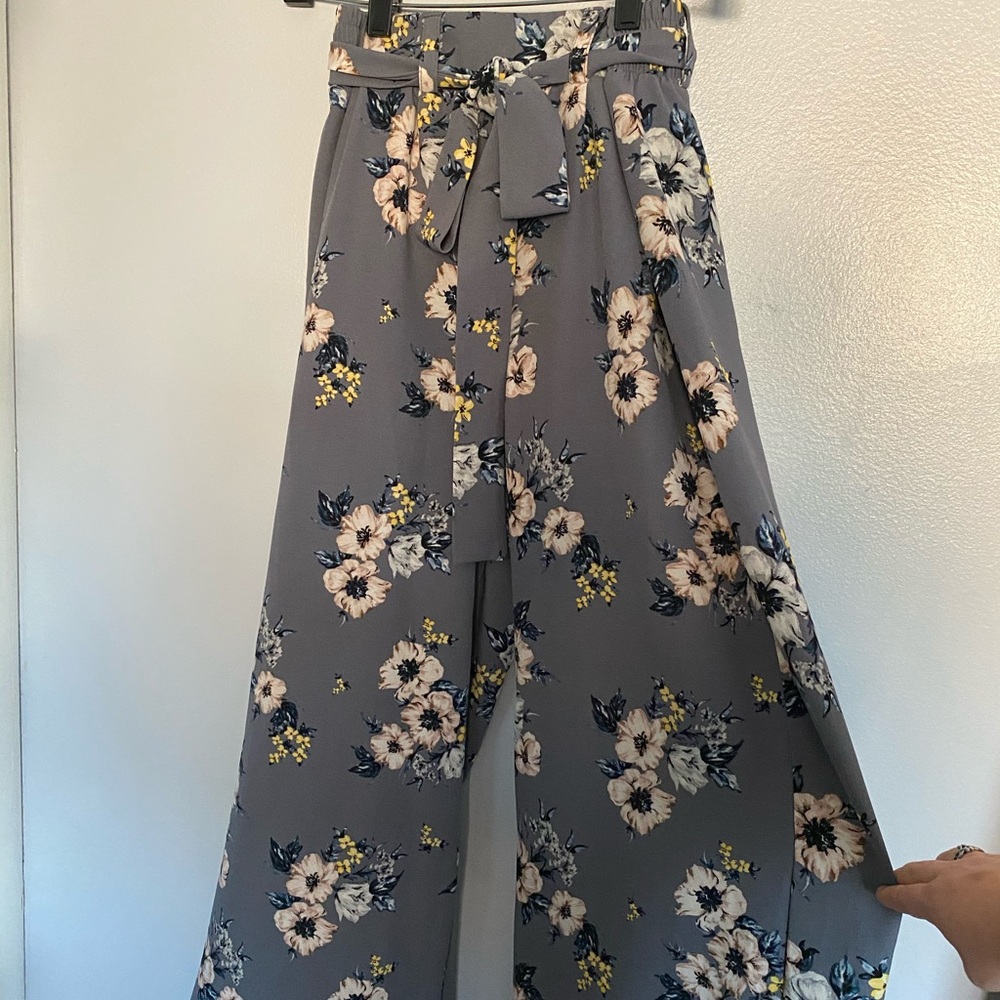 Lavender floral wide leg size 10 torrid pants.